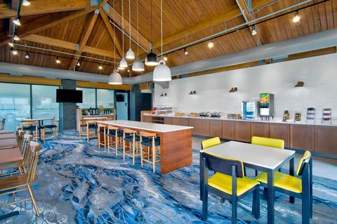 Fairfield Inn Rochester Airport 4