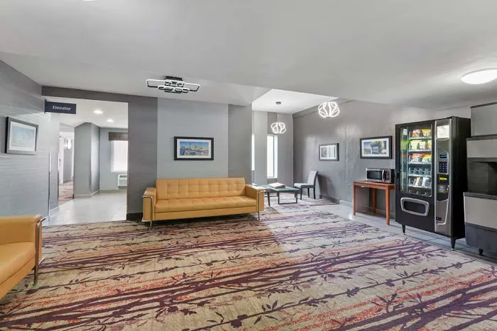 Best Western The Inn at Rochester Airport 4