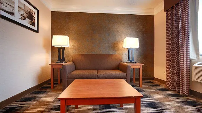 Best Western The Inn at Rochester Airport 4