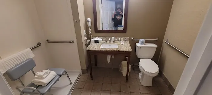 Comfort Inn & Suites 4