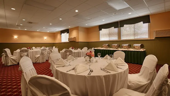 Best Western Plus Windjammer Inn & Conference Center 4