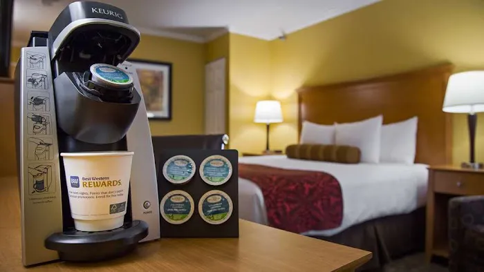 Best Western Plus Windjammer Inn & Conference Center 4