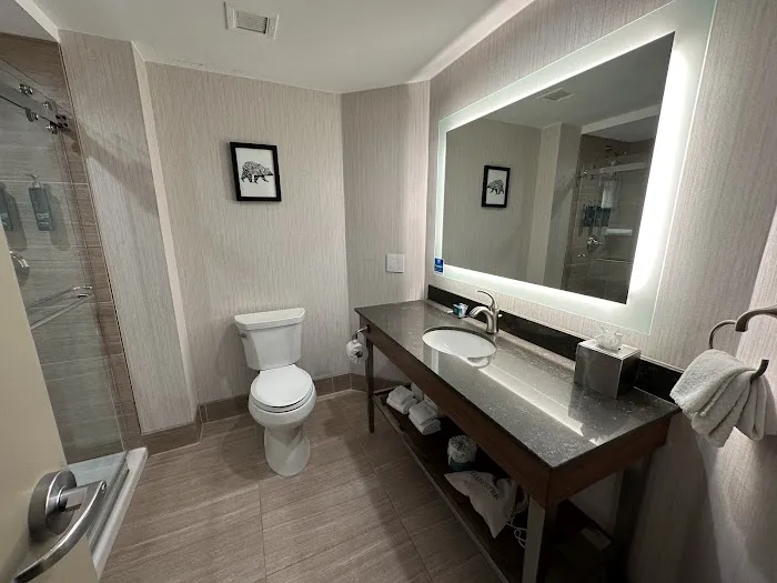 DoubleTree by Hilton Burlington Vermont 4