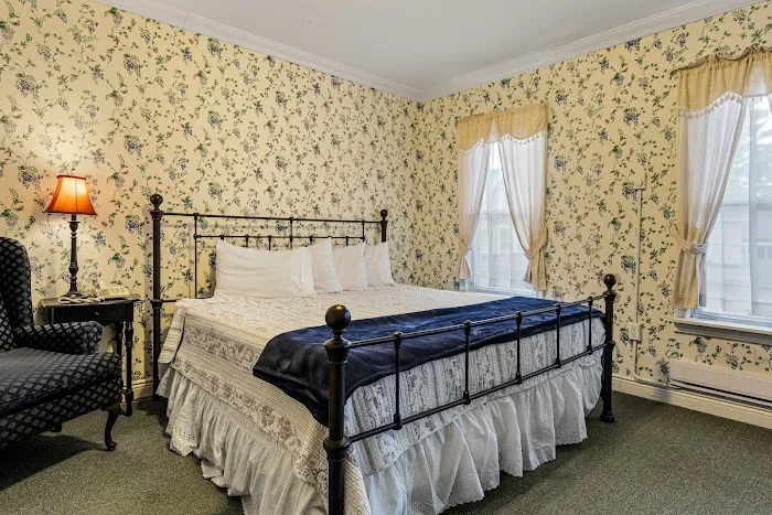 The Pines Inn 4