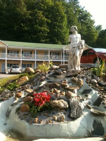 Ludlow Colonial Motel 5