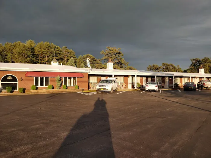 Landmark Motor inn 4