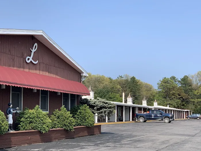 Landmark Motor inn 4