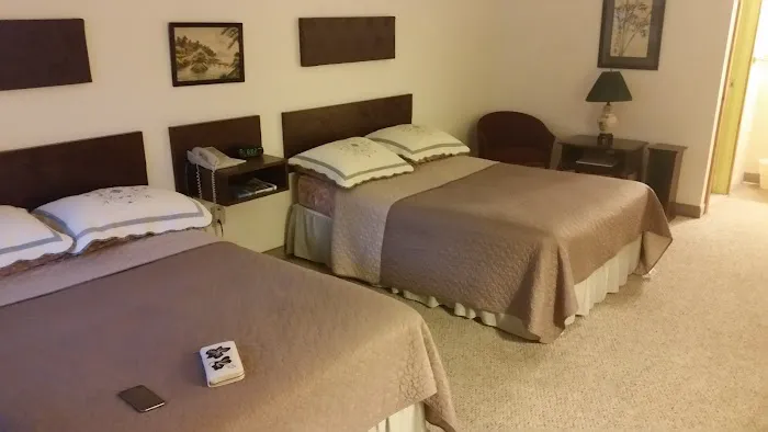 Holly Inn 4
