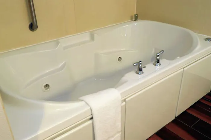 Hampton Inn & Suites Lamar 4