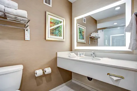 Fairfield Inn & Suites Springfield Holyoke 4
