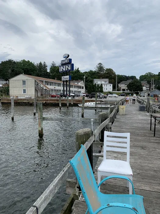 Thames Inn & Marina 5