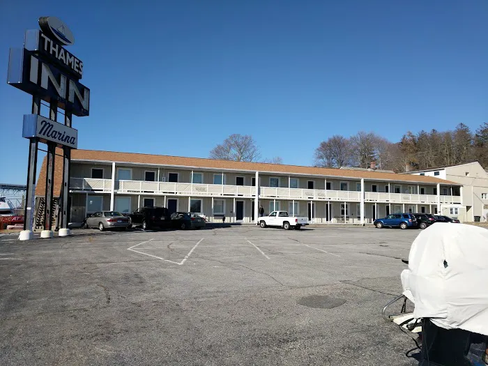 Thames Inn & Marina 5