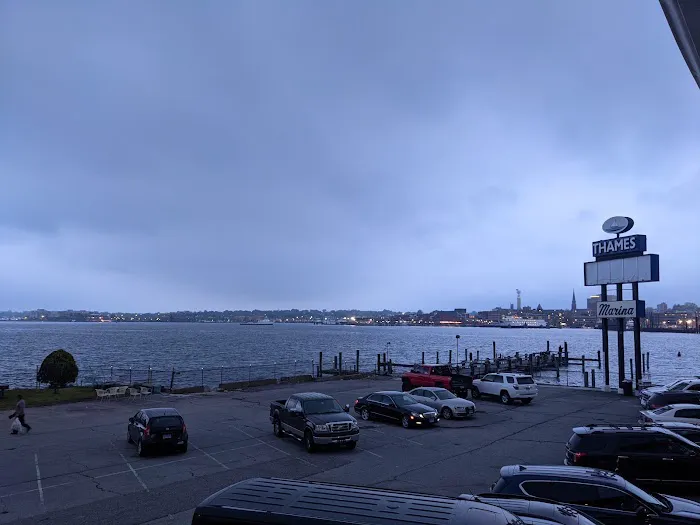 Thames Inn & Marina 5