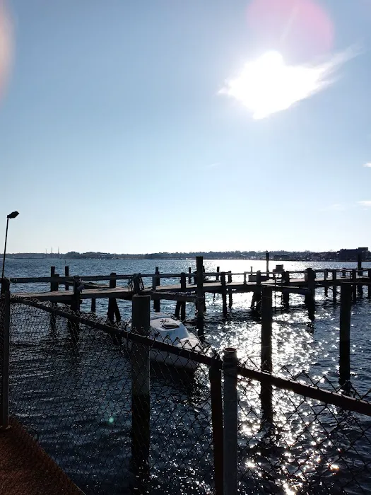 Thames Inn & Marina 5