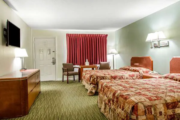 Rodeway Inn 5