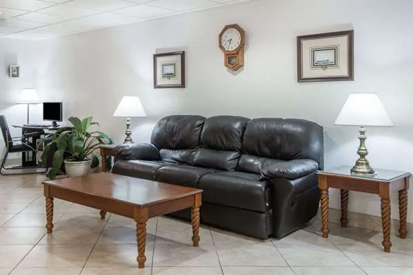 Super 8 by Wyndham Groton 5