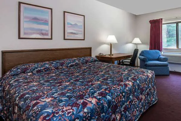 Super 8 by Wyndham Groton 5