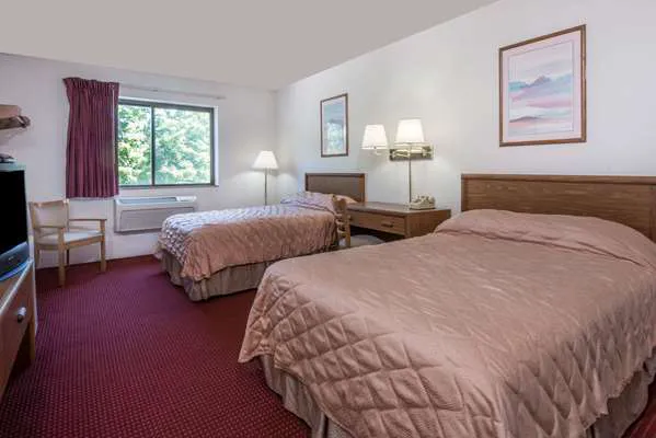 Super 8 by Wyndham Groton 5