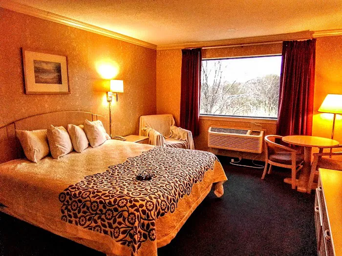 Hilltop Express Inn Groton 4