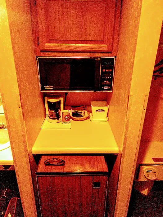 Hilltop Express Inn Groton 4