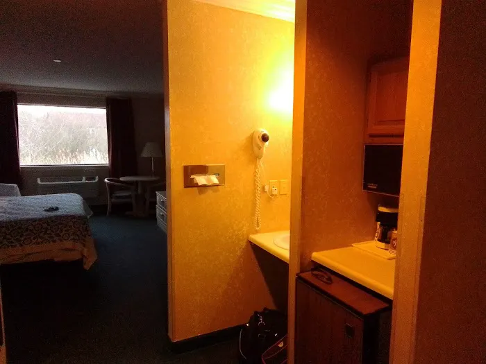 Hilltop Express Inn Groton 4