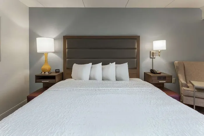 Hampton Inn Groton 5