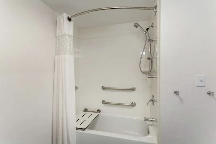 Hampton Inn Groton 5
