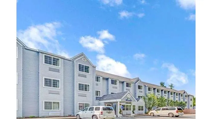 Days Inn by Wyndham Sturbridge 4