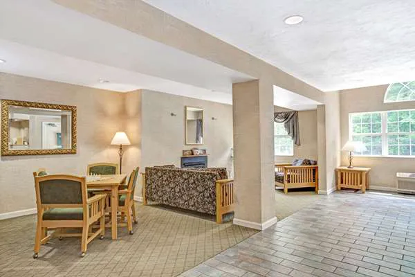 Days Inn by Wyndham Sturbridge 4