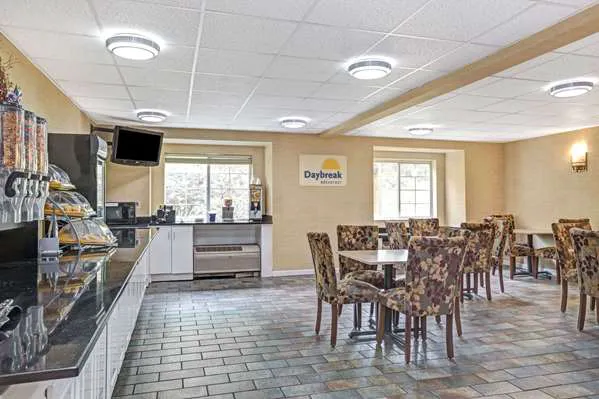 Days Inn by Wyndham Sturbridge 4