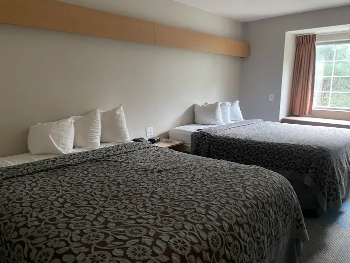 Days Inn by Wyndham Sturbridge 4