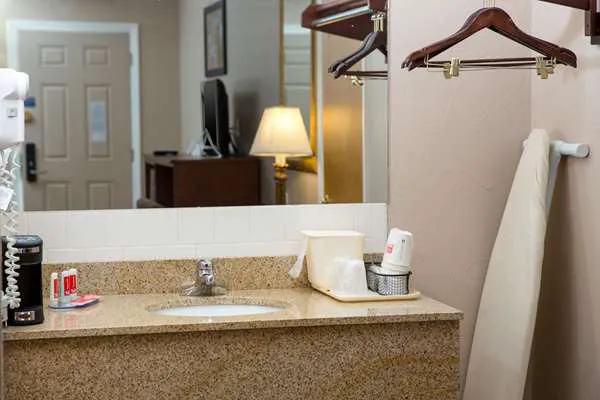 Econo Lodge Sturbridge Route 20 5