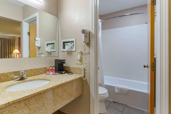 Econo Lodge Sturbridge Route 20 5
