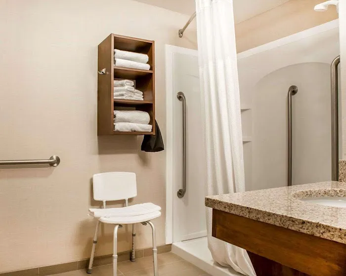 Comfort Inn & Suites Sturbridge-Brimfield 5