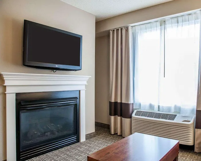 Comfort Inn & Suites Sturbridge-Brimfield 5