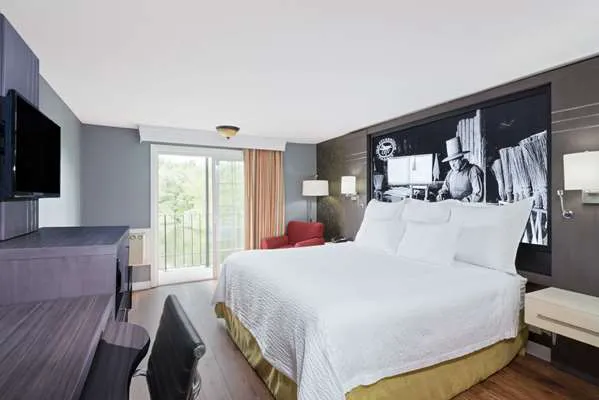 Super 8 by Wyndham Sturbridge 4