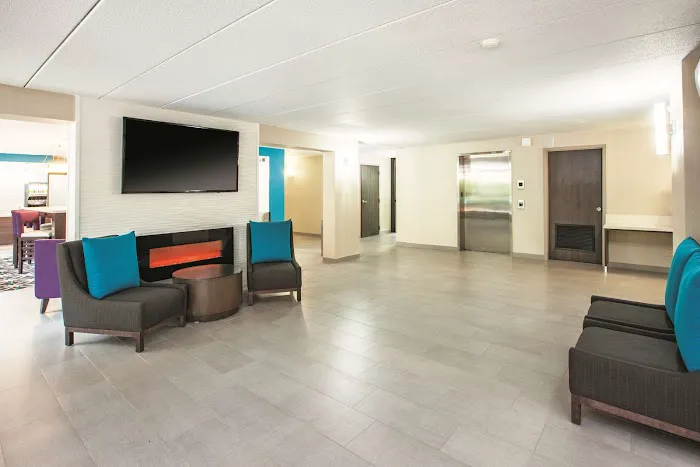 La Quinta Inn & Suites by Wyndham Sturbridge 5