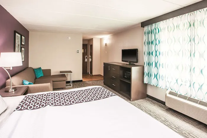 La Quinta Inn & Suites by Wyndham Sturbridge 5