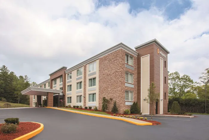 La Quinta Inn & Suites by Wyndham Sturbridge 5