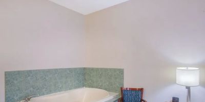 Holiday Inn Express & Suites Brattleboro by IHG