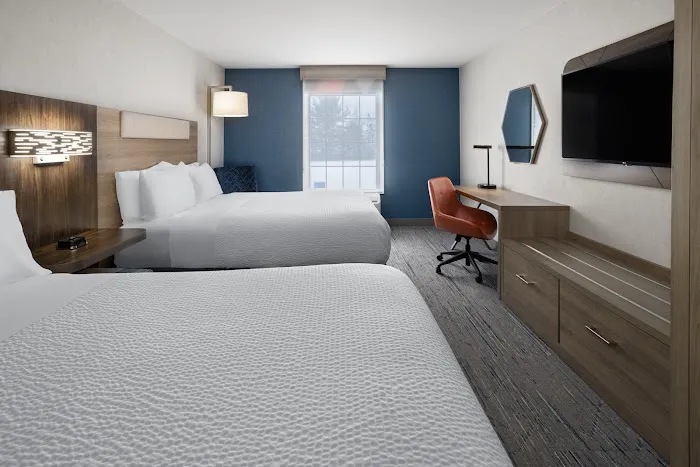 Holiday Inn Express & Suites Brattleboro by IHG 5