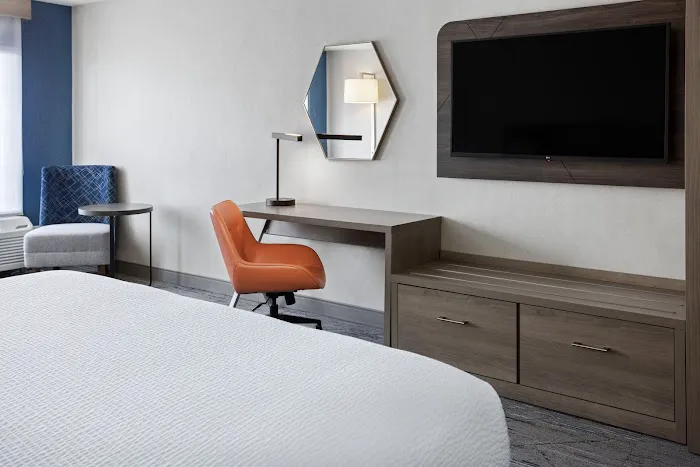 Holiday Inn Express & Suites Brattleboro by IHG 5