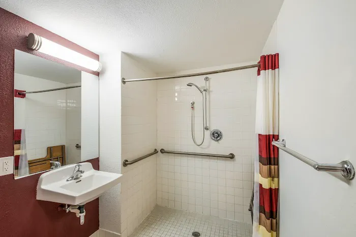 Red Roof Inn Rochester - Airport 4