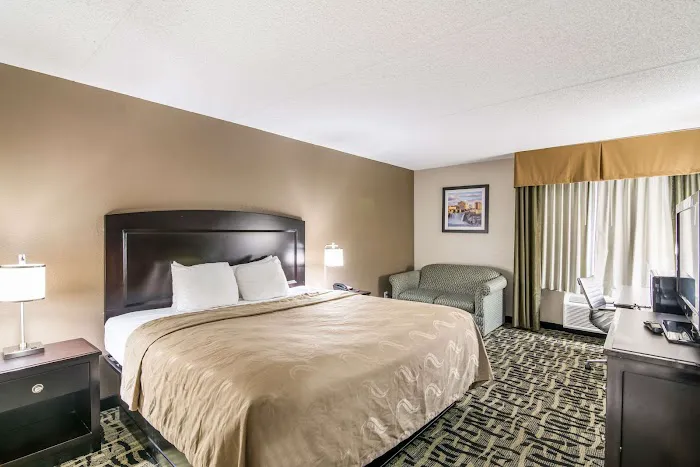 Quality Inn 4
