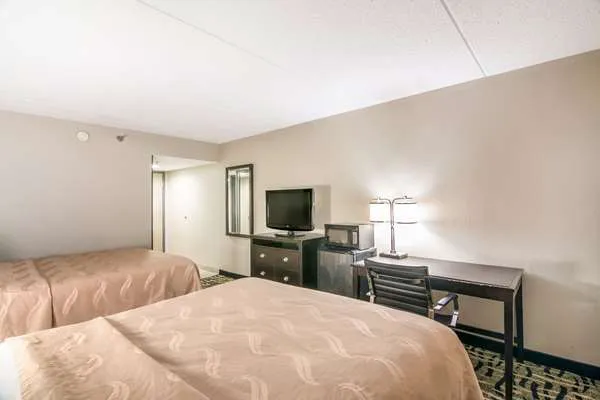 Quality Inn 4