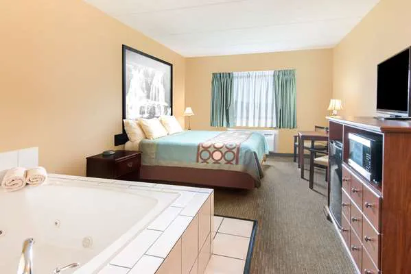 Super 8 by Wyndham Henrietta/Rochester Area 4