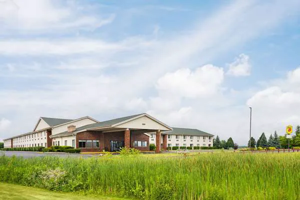 Super 8 by Wyndham Henrietta/Rochester Area 4