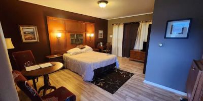 Vinehurst Inn & Suites