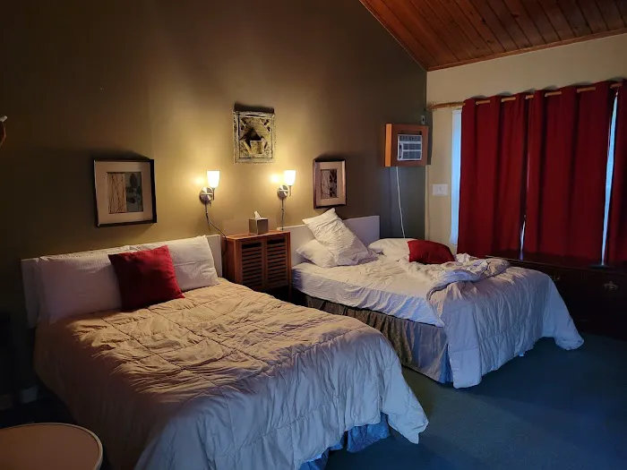 Vinehurst Inn & Suites 4