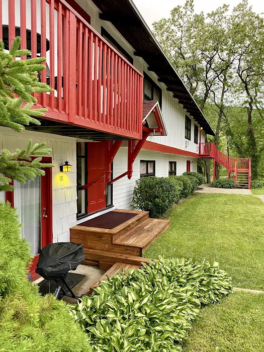 Vinehurst Inn & Suites 4